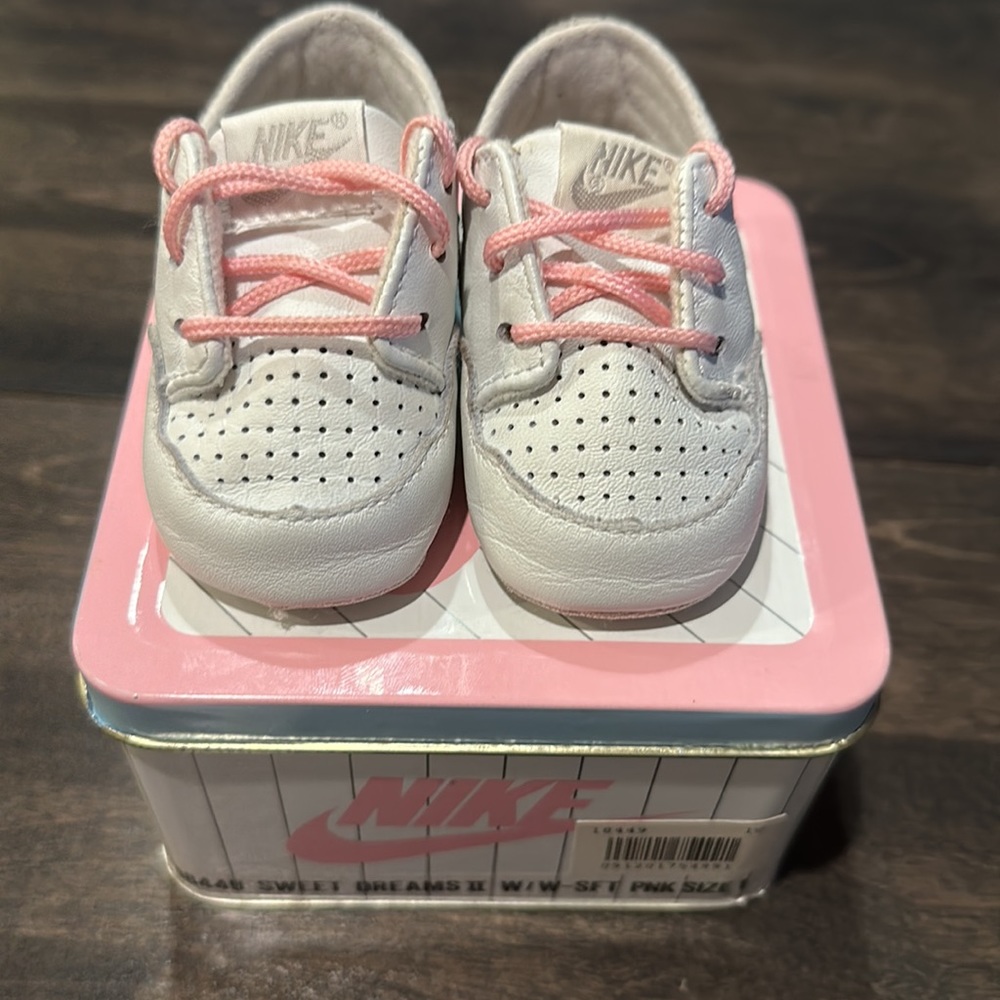 Vintage 91’ Nike Girls Pink Shoes Kicks Sweet Dreams ii Size 1
